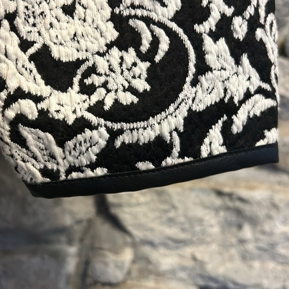 Promod Monochrome Floral Blouse - Picture 4 of 11